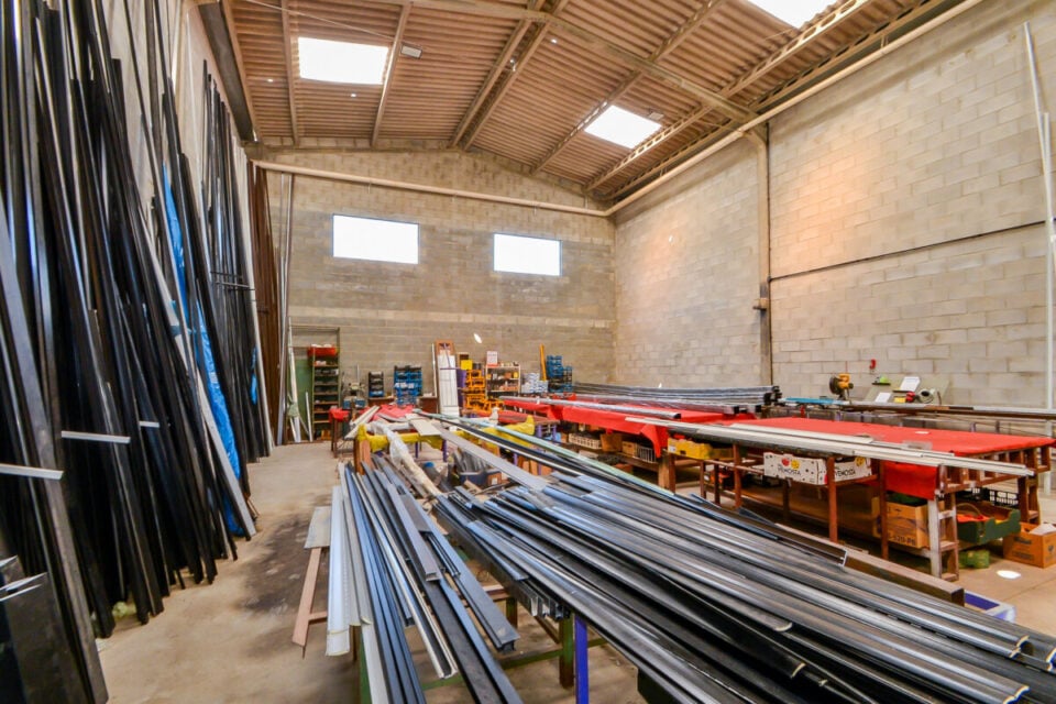 FÁBRICA DE ESQUADRIAS DE ALUMÍNIO  CURITIBA PARANÁ