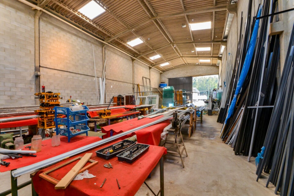 FÁBRICA DE ESQUADRIAS DE ALUMÍNIO  CURITIBA PARANÁ