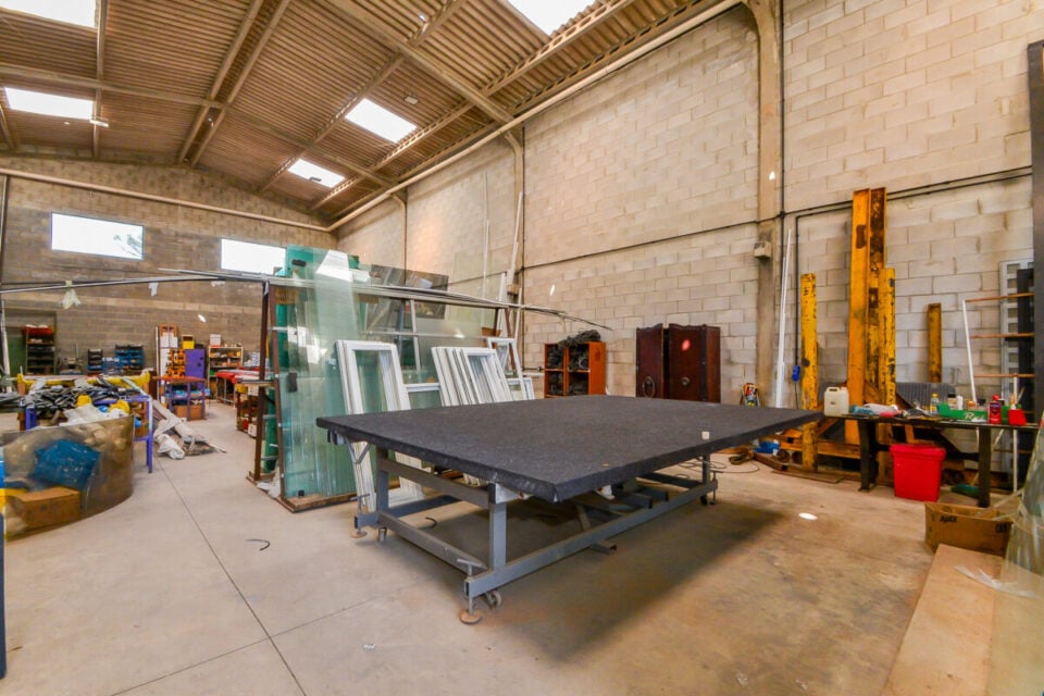 FÁBRICA DE ESQUADRIAS DE ALUMÍNIO  CURITIBA PARANÁ