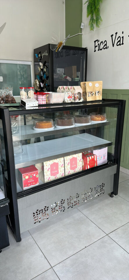 Loja confeitaria bolos e doces