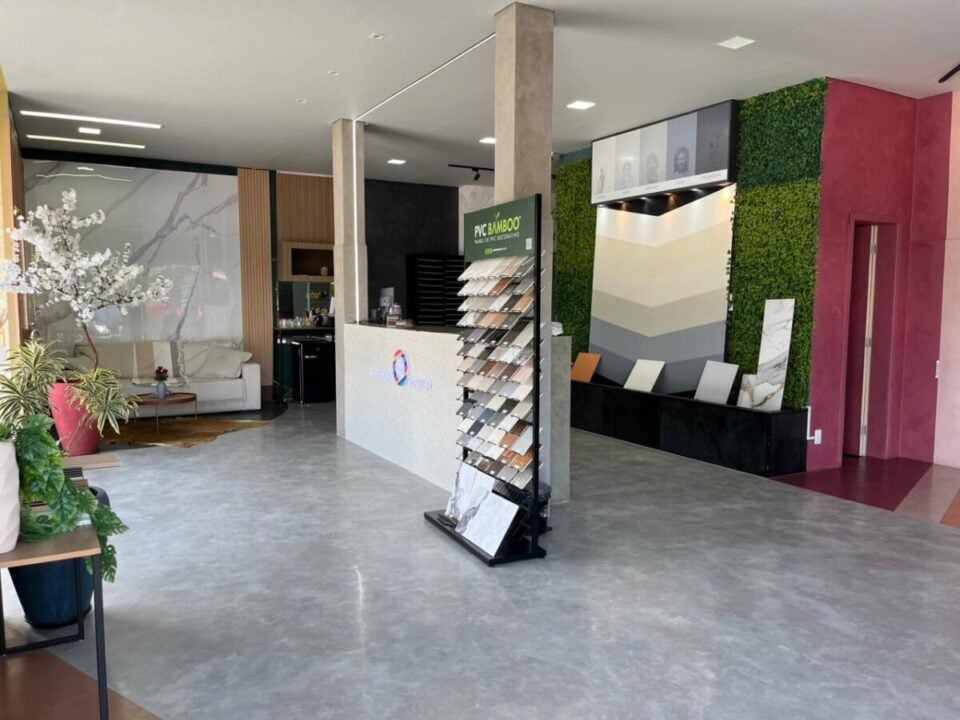 LOJA de tintas, revestimentos e serviço EM FUNCIONAMENTO