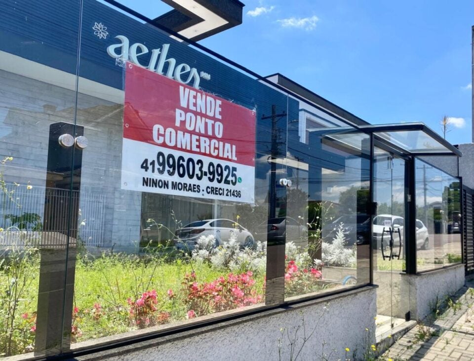 CASA COMERCIAL VENDA DO PONTO MOBILIADA  8 VAGAS no Portão