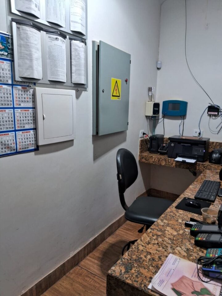 Posto de Gasolina a venda perto da BR-452  casa no fundo