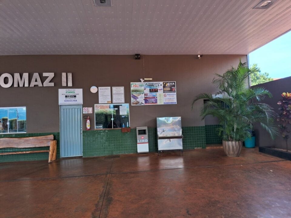 Posto de Gasolina a venda perto da BR-452  casa no fundo