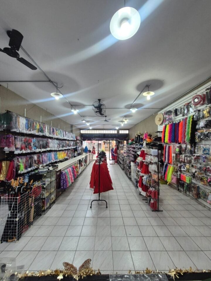 Trespasse Loja Omnichannel de Fantasias  35 anos no ponto  Faturamento 20