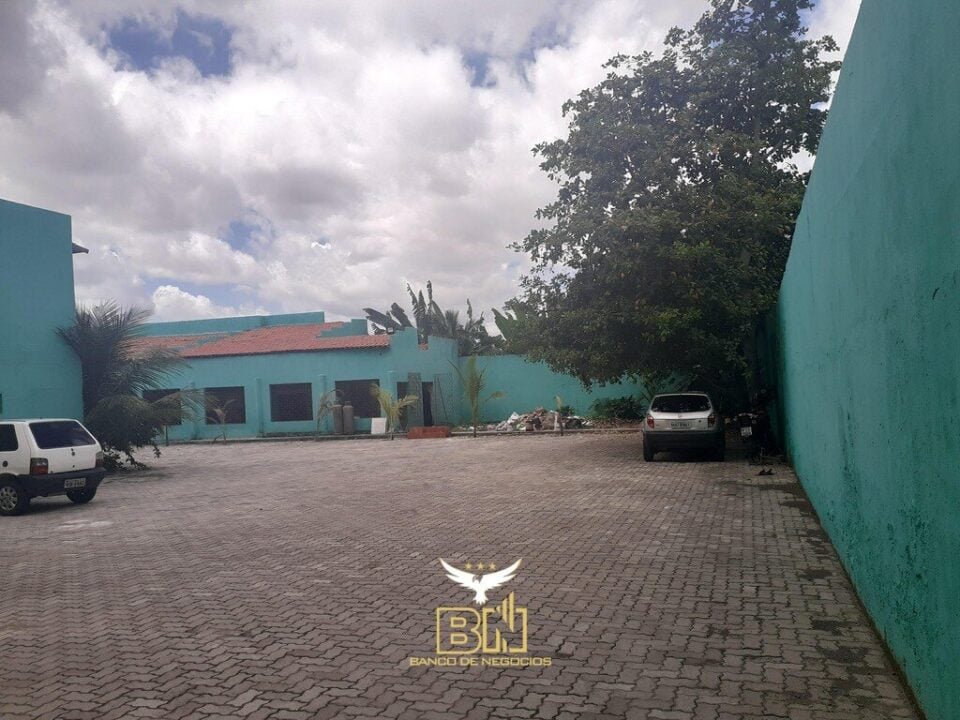 Hotel 49 suítes  30 Salas  11 Flats  8 Lojas Restaurante etc