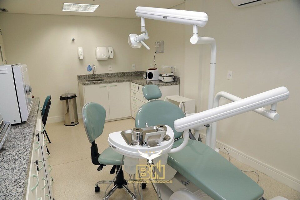Ótima Clínica Odontológica, completa Só R150 mil