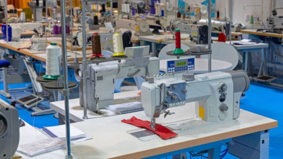 Indústria de Vestuário Esportivo à Venda