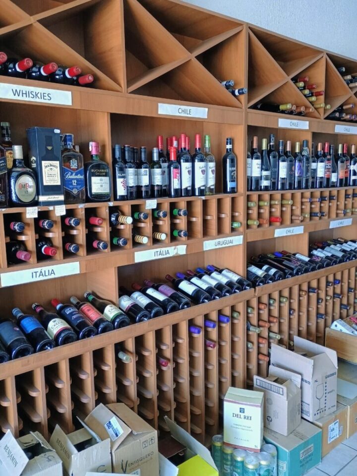 Venda de adega loja de vinhos e distribuidora de bebidas