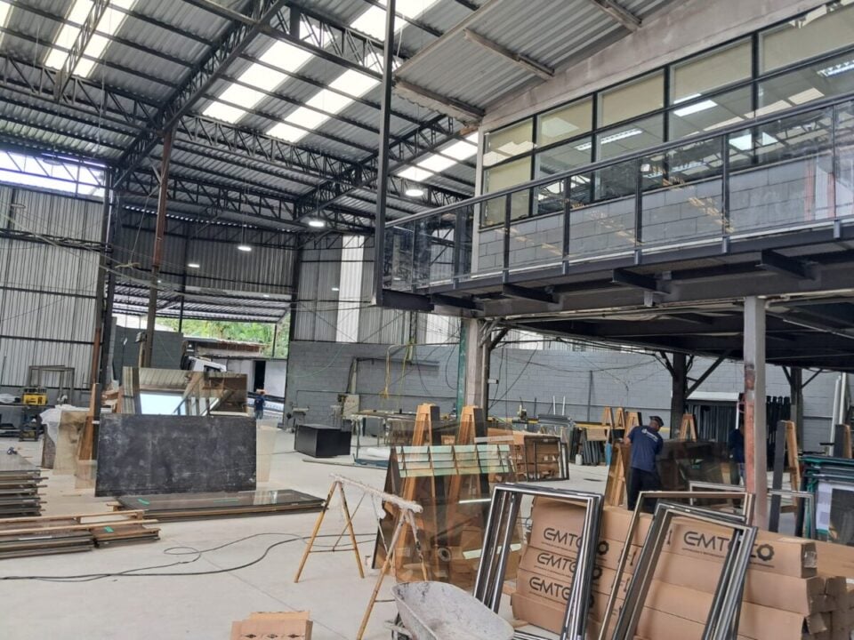 Fabrica de caixilhos de alumínio