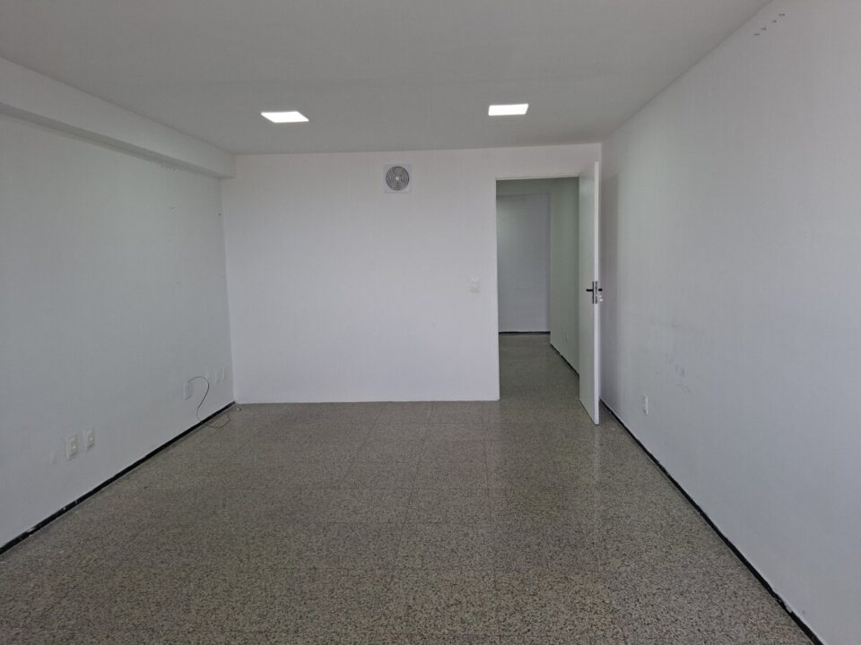 Ótima Sala Comercial no Juridical Center