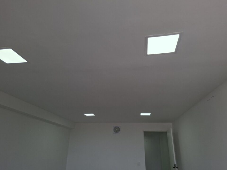 Ótima Sala Comercial no Juridical Center