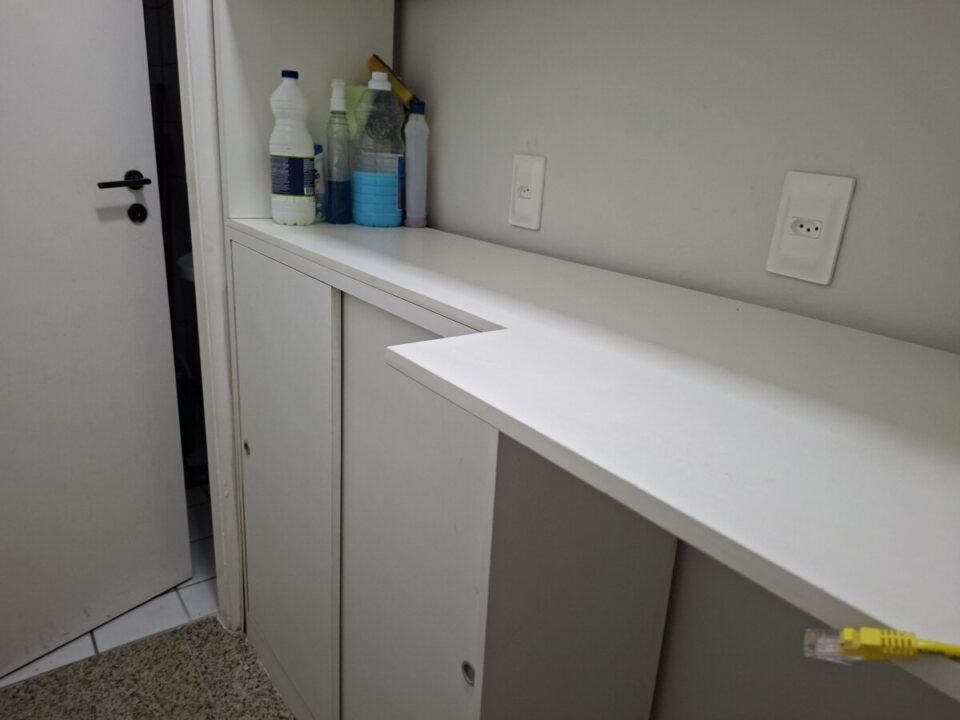 Ótima Sala Comercial no Juridical Center