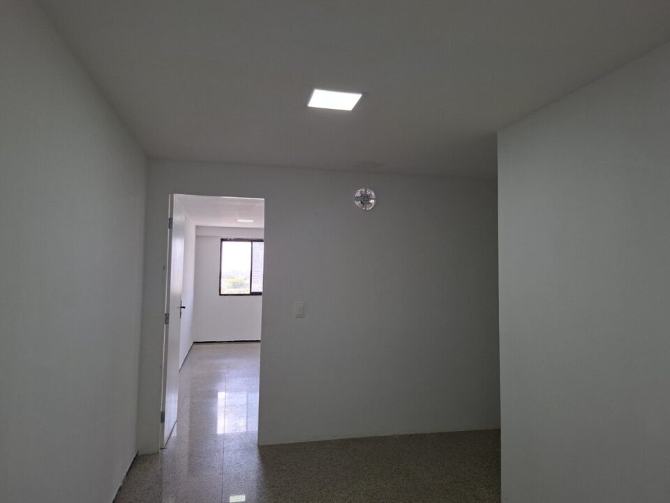 Ótima Sala Comercial no Juridical Center