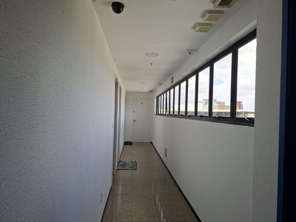 Ótima Sala Comercial no Juridical Center