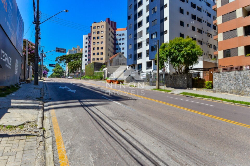 APARTAMENTO COM CHURRASQUEIRA, 2 VAGAS, SACADA, IMPECÁVEL, ENSOLARADO NO BI