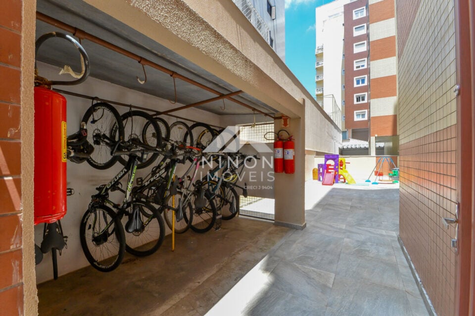 APARTAMENTO COM CHURRASQUEIRA, 2 VAGAS, SACADA, IMPECÁVEL, ENSOLARADO NO BI