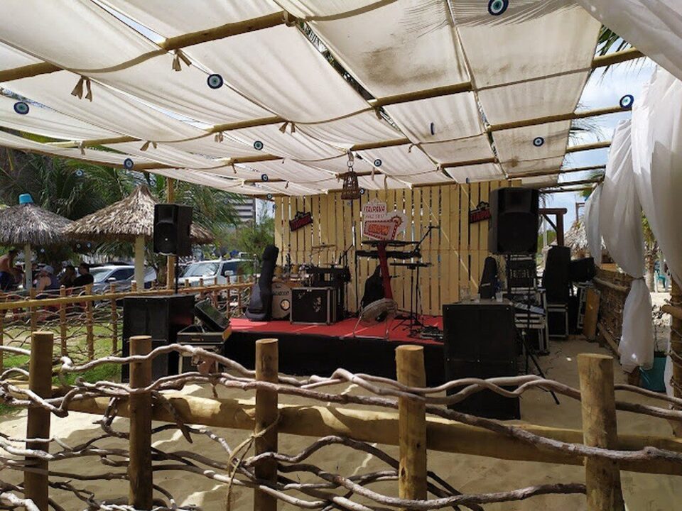 Vendo Ótima Barraca na Praia do Futuro, em Fortaleza Ref 2313