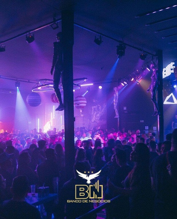 Famosa e Super Movimentada Boate KÓSMIKA à venda