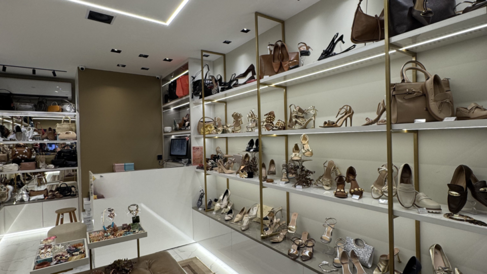 Loja de Calçados e Acessórios Femininos à Venda