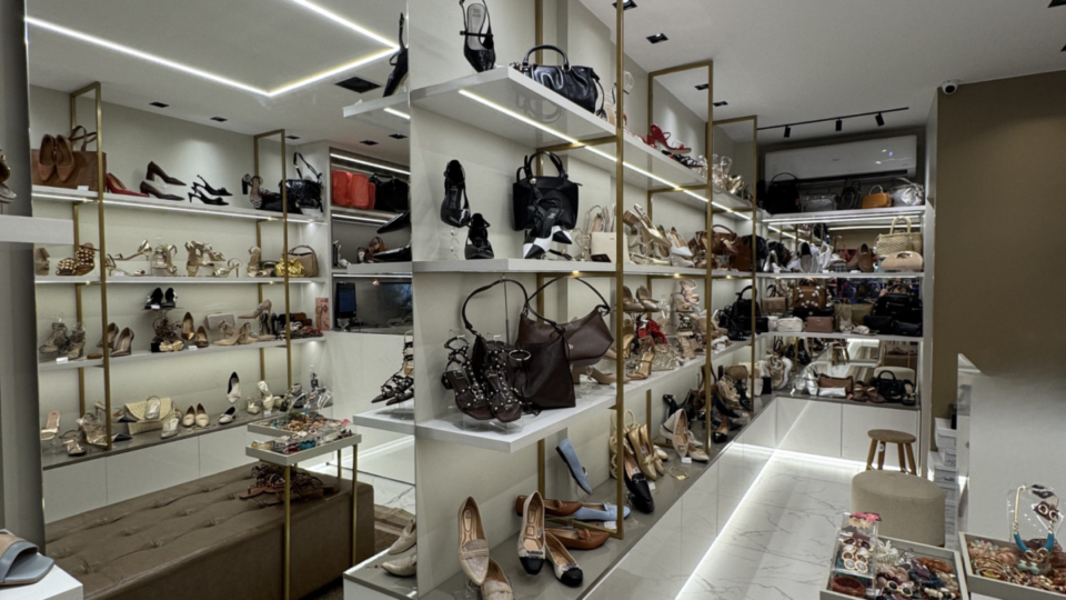 Loja de Calçados e Acessórios Femininos à Venda