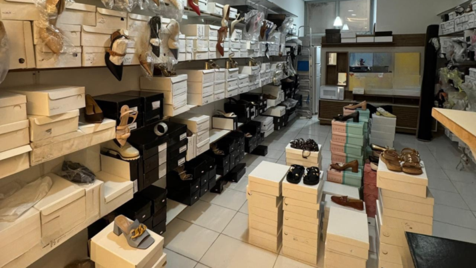 Loja de Calçados e Acessórios Femininos à Venda