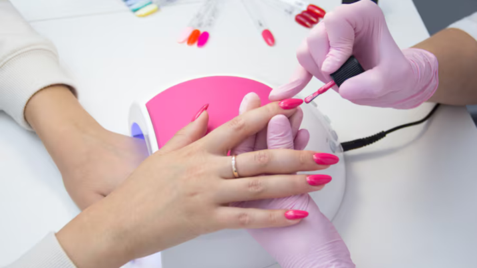 Esmalteria com Montagem Impecável e com Potencial de Expansão à Venda