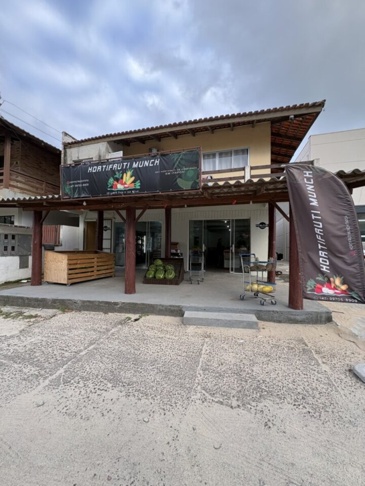 Vendo Hortifruti em Itapoá SC