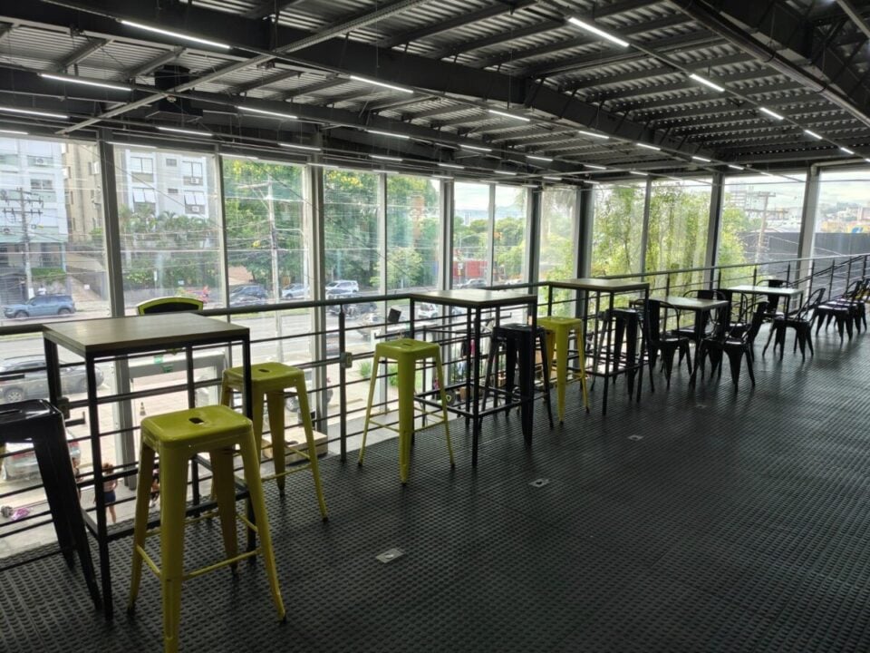 CAFETERIA DENTRO DE UMA ACADEMIA