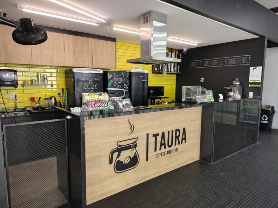 CAFETERIA DENTRO DE UMA ACADEMIA