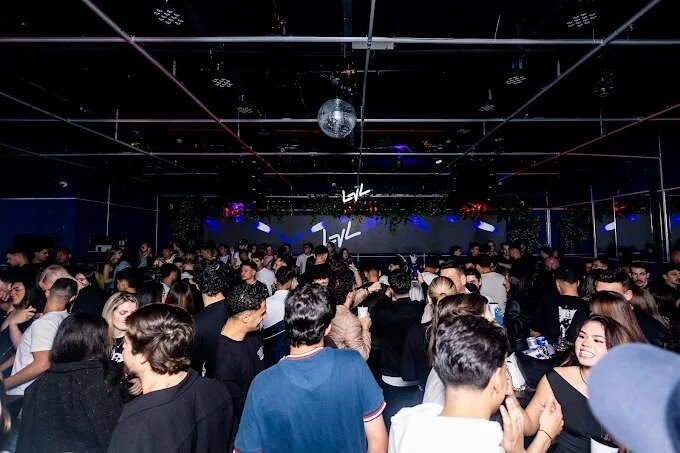 Balada em Curitiba região nobre 7 anos