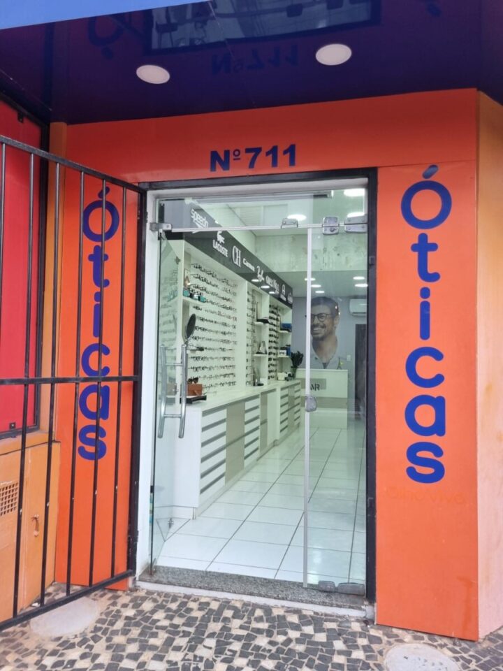 Ótica consolidada à venda – 8 anos no local, 8 meses sob minha gestão