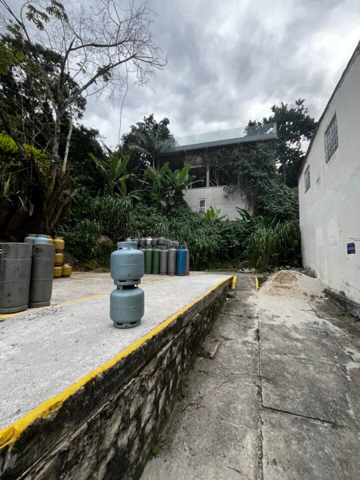 Vendo depósito de gás na costa verde