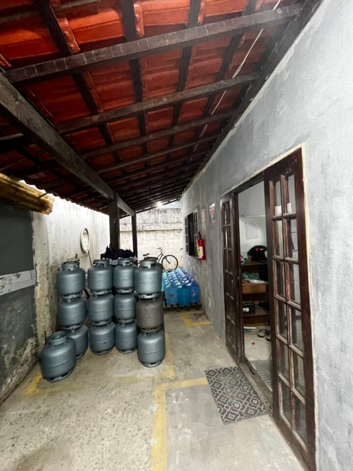 Vendo depósito de gás na costa verde