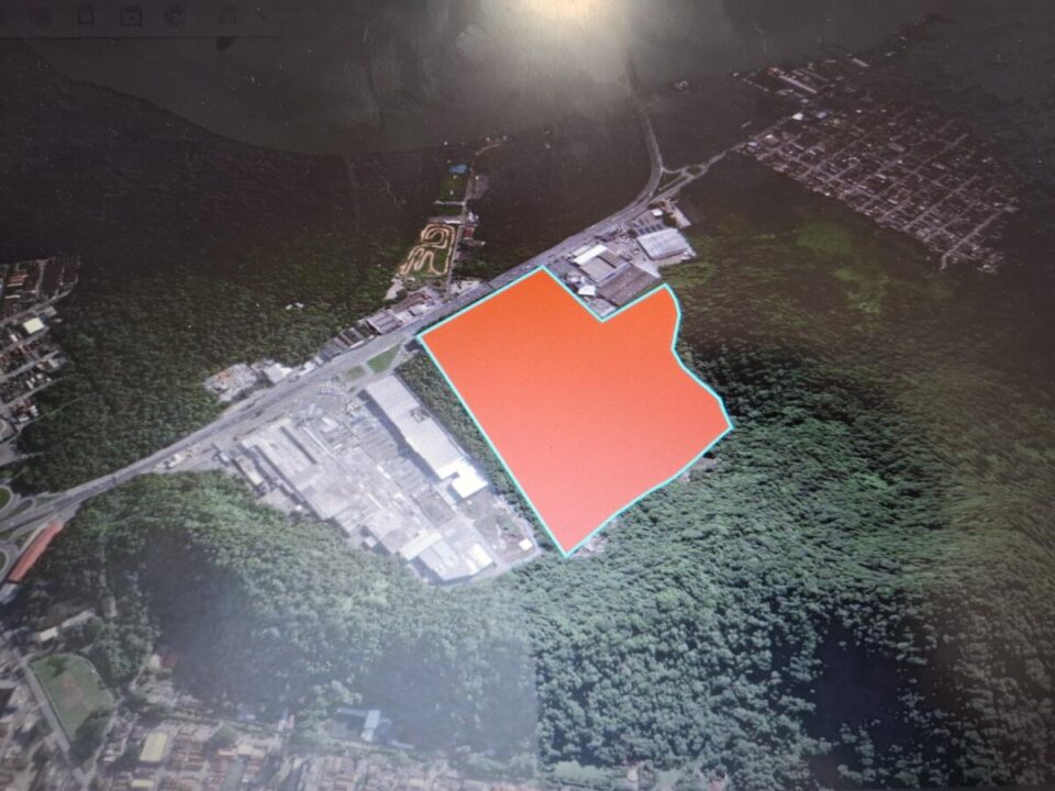 Terreno comercial em avenida