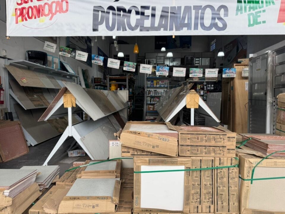 ÓTIMA OPORTUNIDADE DE NEGÓCIO NO RAMO DE PISOS E REVESTIMENTOS  GRANDE SP