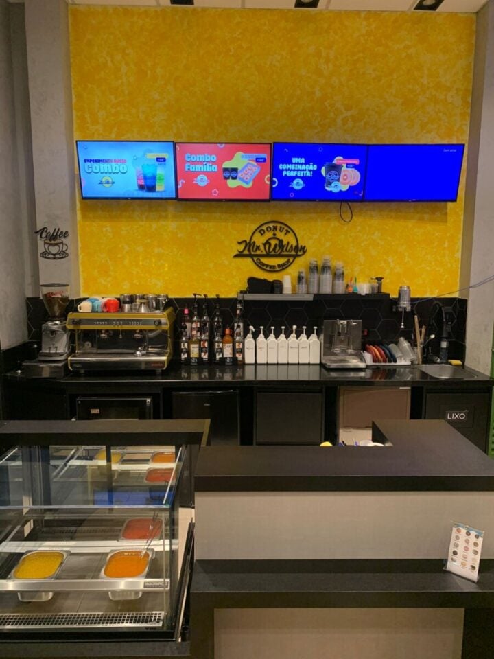 CAFETERIA COMPLETA E PRONTA PARA OPERAR