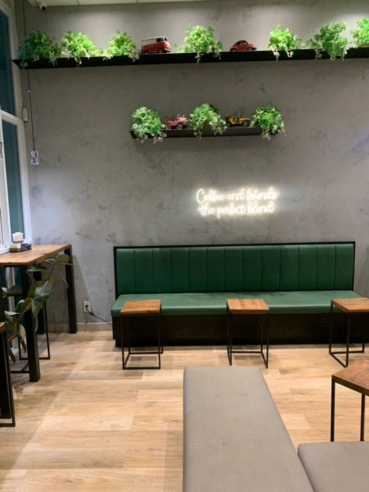 CAFETERIA COMPLETA E PRONTA PARA OPERAR