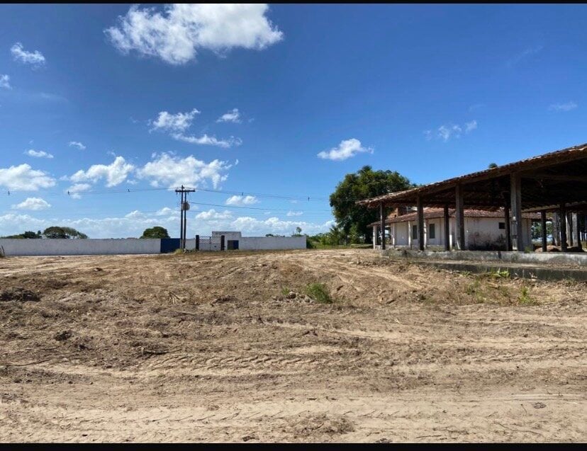 Terreno com galpões 15000m2
