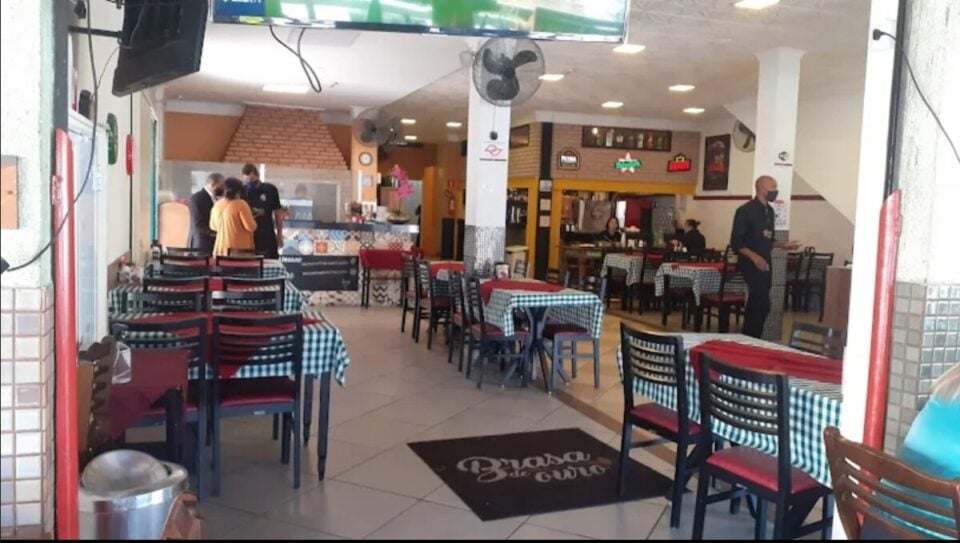 OPORTUNIDADE ÚNICA RESTAURANTE GASTRO BAR TRADICIONAL À VENDA