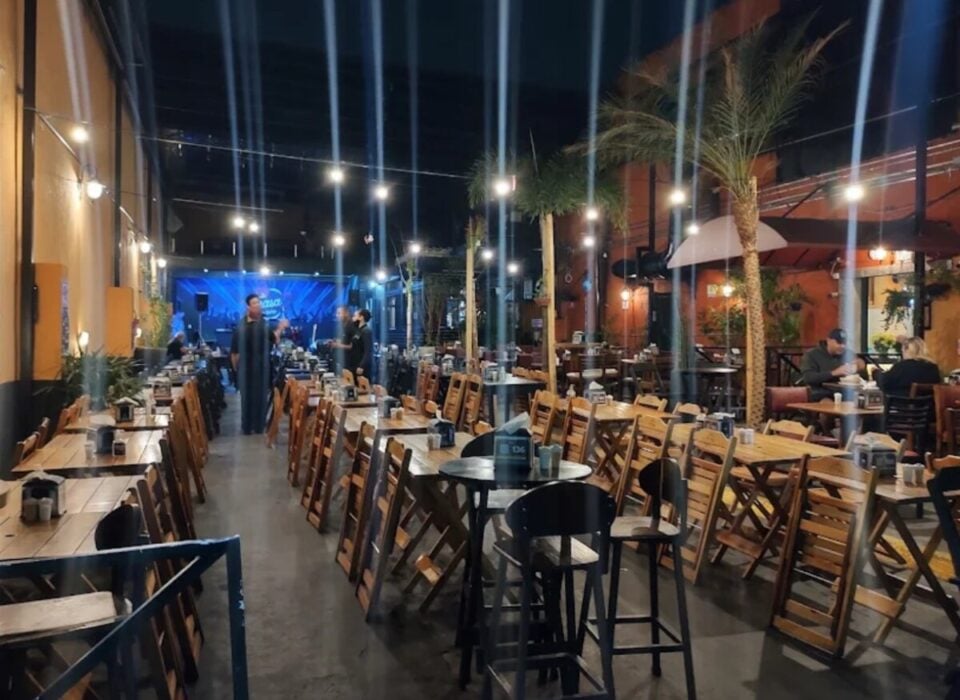 OPORTUNIDADE ÚNICA RESTAURANTE GASTRO BAR TRADICIONAL À VENDA