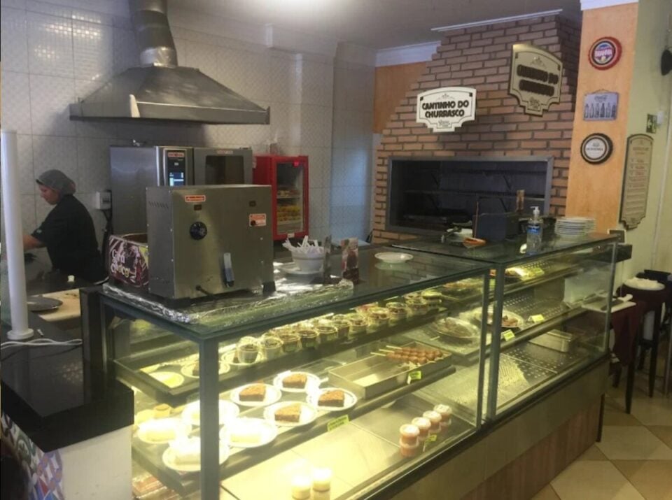 OPORTUNIDADE ÚNICA RESTAURANTE GASTRO BAR TRADICIONAL À VENDA