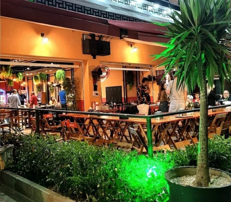 OPORTUNIDADE ÚNICA RESTAURANTE GASTRO BAR TRADICIONAL À VENDA