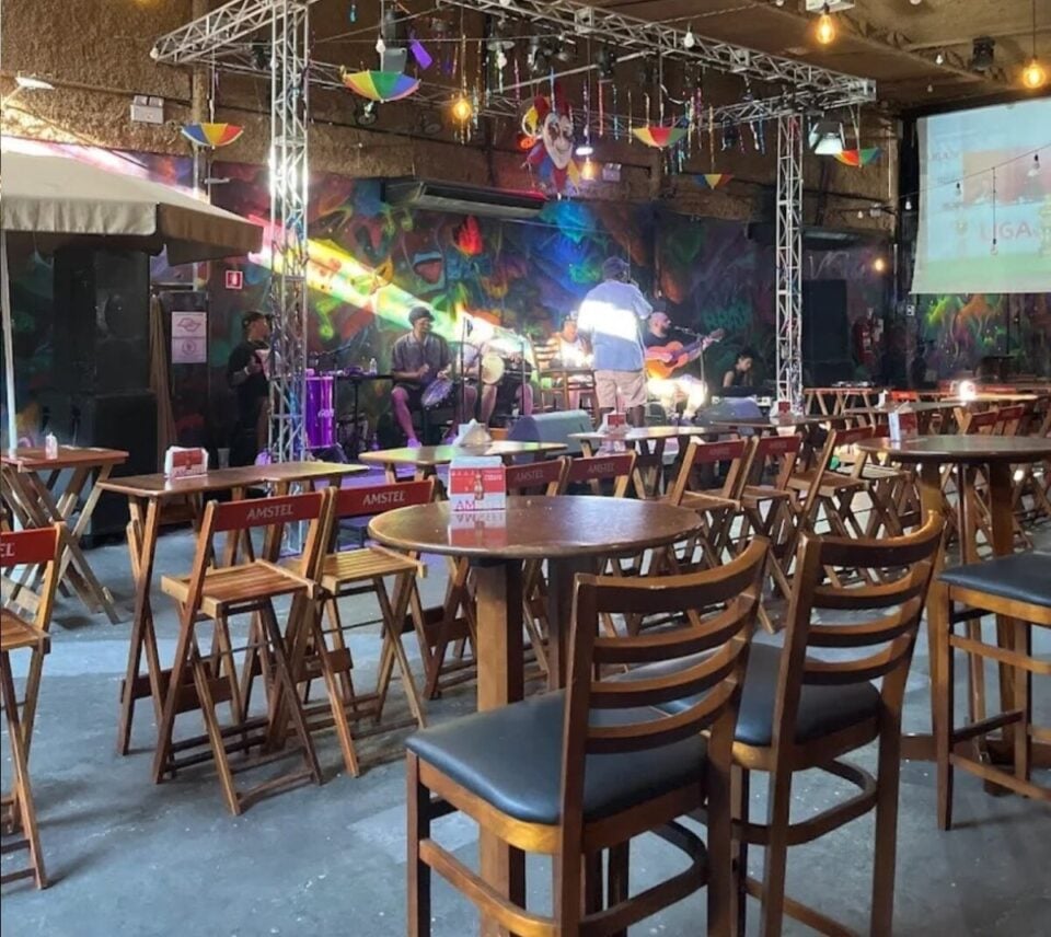 OPORTUNIDADE ÚNICA RESTAURANTE GASTRO BAR TRADICIONAL À VENDA