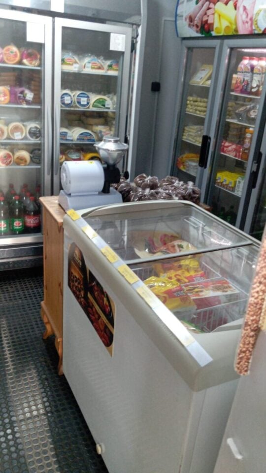 EMPÓRIO DE QUEIJOS E PRODUTOS SELECIONADOS À VENDA