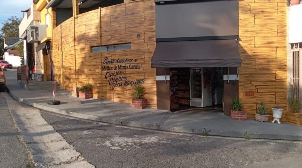 EMPÓRIO DE QUEIJOS E PRODUTOS SELECIONADOS À VENDA