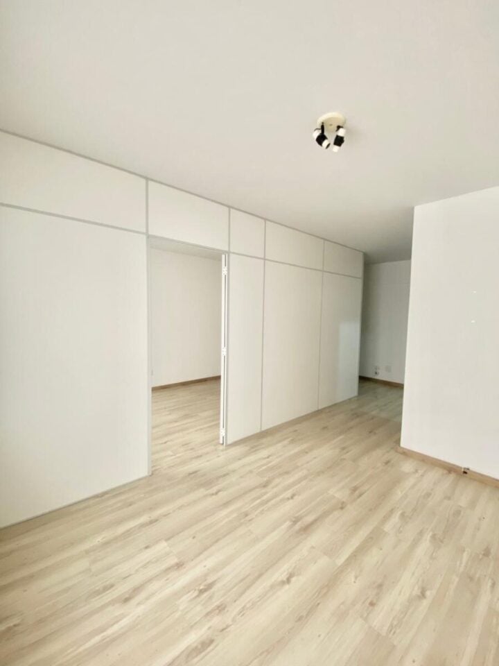 SALA COMERCIAL NO CENTRO DE CURITIBA 35 M² REFORMADA