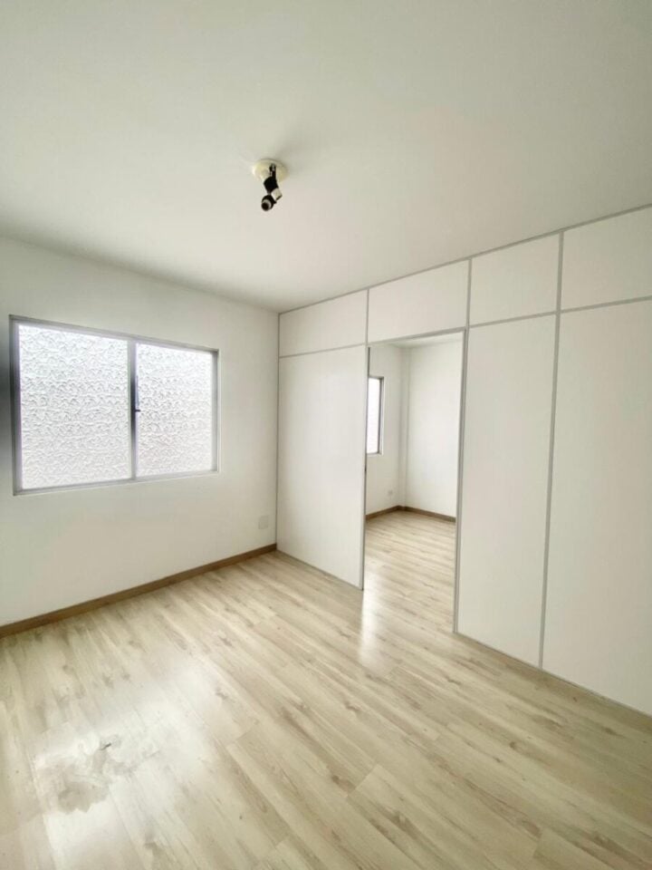 SALA COMERCIAL NO CENTRO DE CURITIBA 35 M² REFORMADA