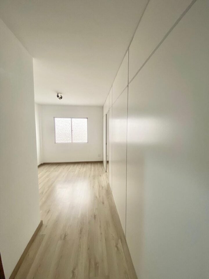 SALA COMERCIAL NO CENTRO DE CURITIBA 35 M² REFORMADA