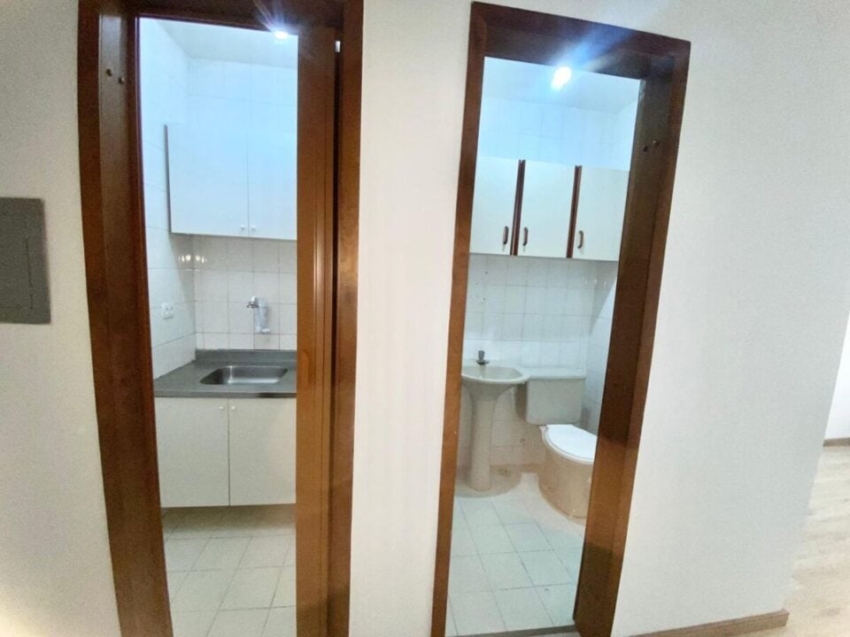 SALA COMERCIAL NO CENTRO DE CURITIBA 35 M² REFORMADA